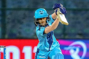 Women's T20 Challenge: బ్యాటింగ్ ఎంచుకున్న సూపర్‌ నోవాస్‌.. హర్మన్‌ప్రీత్ సేన‌కు చావోరేవో!!