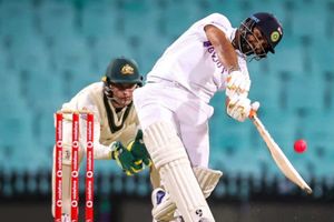 రిషభ్ పంత్ ఆటను చూస్తే ఆ దిగ్గజ వికెట్ కీపర్‌ గుర్తొచ్చాడు: ఆకాశ్ చోప్రా