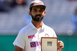 కోహ్లీ.. నువ్వు లాంగ్ లీవ్ తీసుకో మాకు రహానే ఉన్నాడు.. కెప్టెన్సీపై మరోసారి హాట్ డిబేట్!