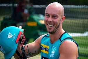 రూల్స్‌ బ్రేక్ చేసి.. వివాదంలో చిక్కుకున్న ఆసీస్ ఓపెనర్!!