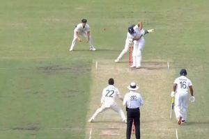 ఓయ్ అంపైర్ నిద్రపోతున్నావా? అది ఎలా ఔట్.. శుభ్‌మన్ వికెట్‌పై ఫ్యాన్స్ ఫైర్!