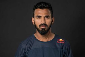 India vs Australia: టాప్‌లేపిన కేఎల్ రాహుల్.. మైదానంలో మాత్రం కాదు!!