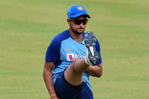 రాత్రి వేళ మమల్ని చదవడం కష్టమే: కుల్‌దీప్‌