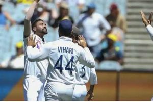 Boxing Day Test: లబుషేన్‌కు తెలుగోడి దెబ్బ.. టెస్టుల్లో సిరాజ్‌కు తొలి వికెట్‌!!