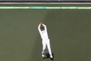 పృథ్వీ షా.. నీకు బ్యాటింగే రాదనుకున్నాం! క్యాచ్‌ పట్టడం కూడా రాదా?.. జట్టుకు భారంగా మారావ్!