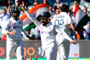 India vs Australia: వారెవ్వా కోహ్లీ వాటే క్యాచ్.. అచ్చం చిరుతలానే పట్టేసావ్! (వీడియో)