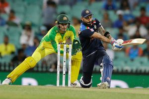 India vs Australia: మూడో టీ20.. ధోనీ అరుదైన రికార్డుపై కన్నేసిన కోహ్లీ!!