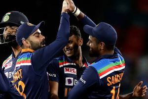 అది విరాట్ కోహ్లీకి అలవాటైపోయింది.. పాపం సంజూ శాంసన్.. జట్టులో ఉంటాడో లేదో!