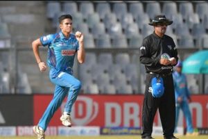 జ‌ట్టులోకి అర్జున్ టెండూల్క‌ర్.. వికెట్ కూడా పడగొట్టాడు!!