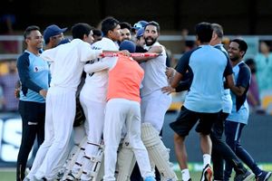 ఆస్ట్రేలియా బౌలర్‌కు టీమిండియా సర్‌ప్రైజ్ గిఫ్ట్!