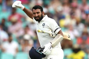 Sydney Test: పుజారా హాఫ్ సెంచరీ.. టెస్టుల్లో అరుదైన మైలురాయి!!