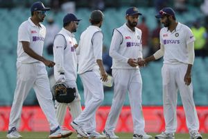 Sydney Test: లంచ్ బ్రేక్.. రెండేసి జడేజా!! తొలి సెషన్‌లో టీమిండియాదే ఆధిపత్యం!