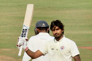 కృనాల్ పాండ్యాతో గొడవ.. దీపక్ హుడాకు భారీ షాక్!!