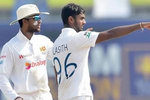 Sri Lanka vs England: 12 మందితో ఫీల్డింగ్ చేస్తారా?.. శ్రీలంకపై ఐసీసీ సిరీస్!!