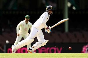 India vs Australia: యువ ఓపెనర్‌గా శుభ్‌మన్ గిల్ అరుదైన ఘనత.!