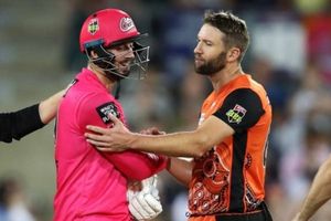 ఇదేం క్రీడాస్పూర్తి.. ప్రత్యర్థి బ్యాట్స్‌మన్ సెంచరీ చేజార్చేందుకు ఆస్ట్రేలియా బౌలర్ కుట్ర.!