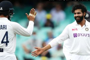 Sydney Test: నాలుగేసిన జడేజా.. ఆస్ట్రేలియా 338 ఆలౌట్!! స్టీవ్ స్మిత్ సెంచ‌రీ!