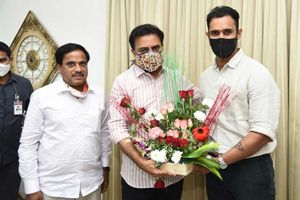 కేటీఆర్‌ను కలిసిన హనుమ విహారి!