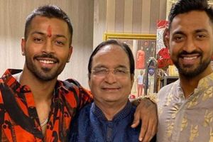 పాండ్యా సోదరుల ఇంట విషాదం.. టోర్నీ మధ్యలోంచి ఇంటికెళ్లిన కృనాల్!!