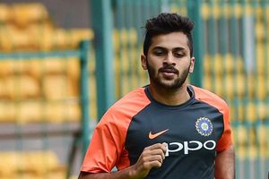 Sydney Test: స్వింగ్‌ చేయగలిగే బౌలర్‌ అవసరం.. ఆ ఇద్దరి కంటే శార్దూలే సరైనోడు!!