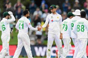 గిదేం ఆట.. స్కూల్ పోరగాళ్ల‌ లెక్క ఆడుతున్నారు.. పాక్ ఆటగాళ్లపై షోయబ్ అక్తర్ ఫైర్