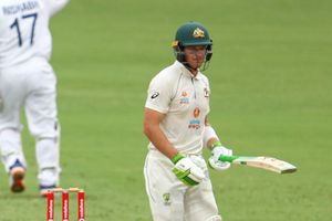 పైన్‌.. ఇదేందయ్యో ఇది! అందుకోసమే కాలితో షాట్ ఆడబోయావ్ కదా? (వీడియో)