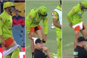 మైదానంలోనే లోదుస్తులు మార్చుకున్న బ్యాట్స్‌మన్ (వైరల్ వీడియో)