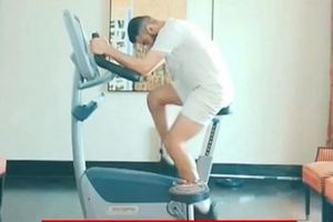 పంజాబీ సాంగ్ వింటూ.. హోటల్ గదిలో చెమటోడ్చుతున్న కోహ్లీ!! (వీడియో)