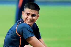 ఐపీఎల్ వేలానికి ముందు అర్జున్‌ టెండూల్కర్‌ మెరుపులు.. ఒకే ఓవర్‌లో అయిదు సిక్సర్లు!!