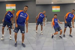 India vs England: అశ్విన్‌, కుల్‌దీప్‌, పాండ్యా 'వాతి' స్టెప్పులు (వీడియో)!!