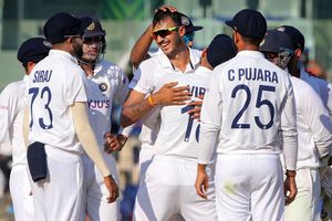 అక్ష‌ర్‌తో హార్దిక్ ఇంట‌ర్వ్యూ.. మధ్యలో దూరి కోహ్లీ ఏమన్నాడంటే? గుజ‌రాతీ భాష‌లో (వీడియో)