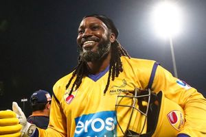 T10 League: క్రిస్ గేల్ విధ్వంసం..12 బంతుల్లో హాఫ్ సెంచరీ! 22 బంతుల్లోనే!