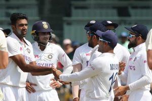 India vs England: అదరగొట్టిన అశ్విన్, అక్షర్.. కష్టాల్లో ఇంగ్లండ్!