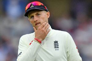 PinkBall Test: భారత థర్డ్ అంపైర్‌పై జో రూట్ ఫిర్యాదు!!