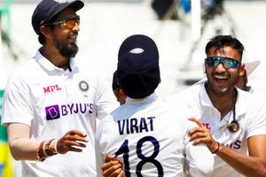 PinkBall Test: సొంత మైదానంలో తిప్పేసిన అక్షర్ పటేల్.. 112 పరుగులకే ఇంగ్లండ్ ఆలౌట్!!