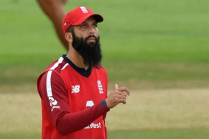 కోహ్లీని ఎలా ఔట్‌ చేయాలో తెలియడం లేదు: ఇంగ్లండ్ స్పిన్నర్