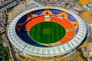 ముస్తాబైన మొతేరా.. 11 సెంటర్‌ పిచ్‌లు, ఎల్‌ఈడీ బుగ్గలు! భారీ వర్షం వచ్చినా మ్యాచ్ రద్దవ్వదు!