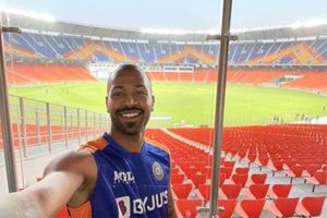 India vs England: బాబోయ్.. ఏంటీ ఈ స్టేడియం! మొతెరా బ్యూటీకి బోల్డ్ అవుతున్న క్రికెటర్లు!