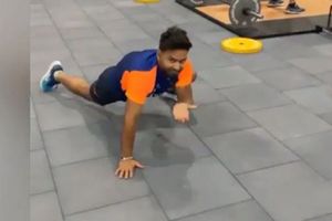 India vs England: వైరల్ వీడియో.. నేలపై పాకుతున్న రిషబ్ పంత్!!