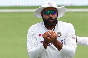 రోహిత్ బౌలింగ్.. హిట్‌మ్యాన్ యాక్షన్‌‌కి షాక్ తిన్న రూట్! అచ్చం అతడిలానే బౌలింగ్ (వీడియో)