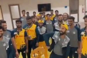 వైరల్ వీడియో.. 'మాస్టర్'‌ సినిమా పాటకు ఆటగాళ్ల స్టెప్పులు!! (వీడియో)