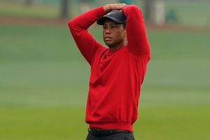 Tiger Woods‌ కారు బోల్తా.. కాళ్లకు తీవ్ర గాయాలు!!