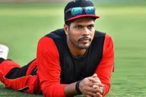 పేరు లేని బౌలర్లకు అంత ధరనా.. ఉమేశ్‌తో పోలిస్తే వారి‌ అనుభవం ఎంత: నెహ్రా