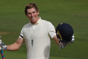 తొలి టెస్ట్ ముందు ఇంగ్లండ్‌కు షాక్! ఫ్లోర్‌పై జారిపడిన స్టార్ ఓపెనర్.. రెండు టెస్టులకు దూరం!