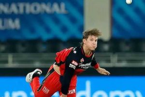 IPL 2021: ఆర్‌సీబీకి షాక్.. ఐపీఎల్ తొలి మ్యాచ్‌కు స్టార్ స్పిన్నర్ దూరం!!