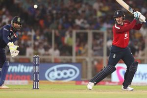 India vs England: మెరిసిన రాయ్, మోర్గాన్.. భారత్ లక్ష్యం ఎంతంటే?