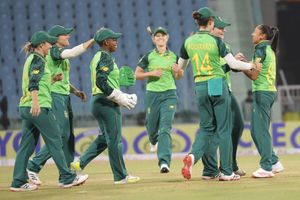 ప్చ్.. మళ్లీ ఓడిన భారత మహిళలు.. ఆఖరి బంతికి గెలిచిన సౌతాఫ్రికా!