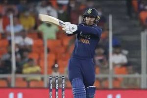 ఇషాన్ కిషన్ పొట్టోడే అయినా.. బంతిని గట్టిగానే బాదుతుండు: పాక్ మాజీ క్రికెటర్