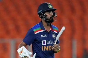 అందుకే కేఎల్ రాహుల్ విఫలమవుతున్నాడు.. అతనికి అండగా నిలవాలి: టీమిండియా బ్యాటింగ్ కోచ్