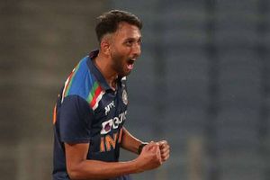 India vs England: తొలి మ్యాచ్‌లోనే అదరగొట్టిన ప్రసిద్ధ్‌ కృష్ణ.. 24 ఏళ్ల రికార్డ్ బ్రేక్!!